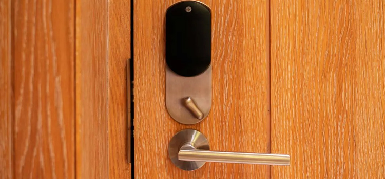 Automatic Locking Door Knob Madera
